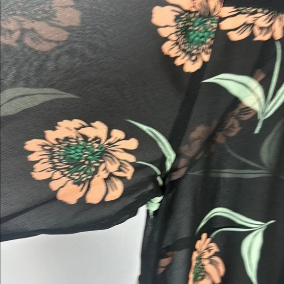 Cabi Black Floral Boxy Blouse with Ruffled Bell Sleeves Size Large - Picture 4 of 9